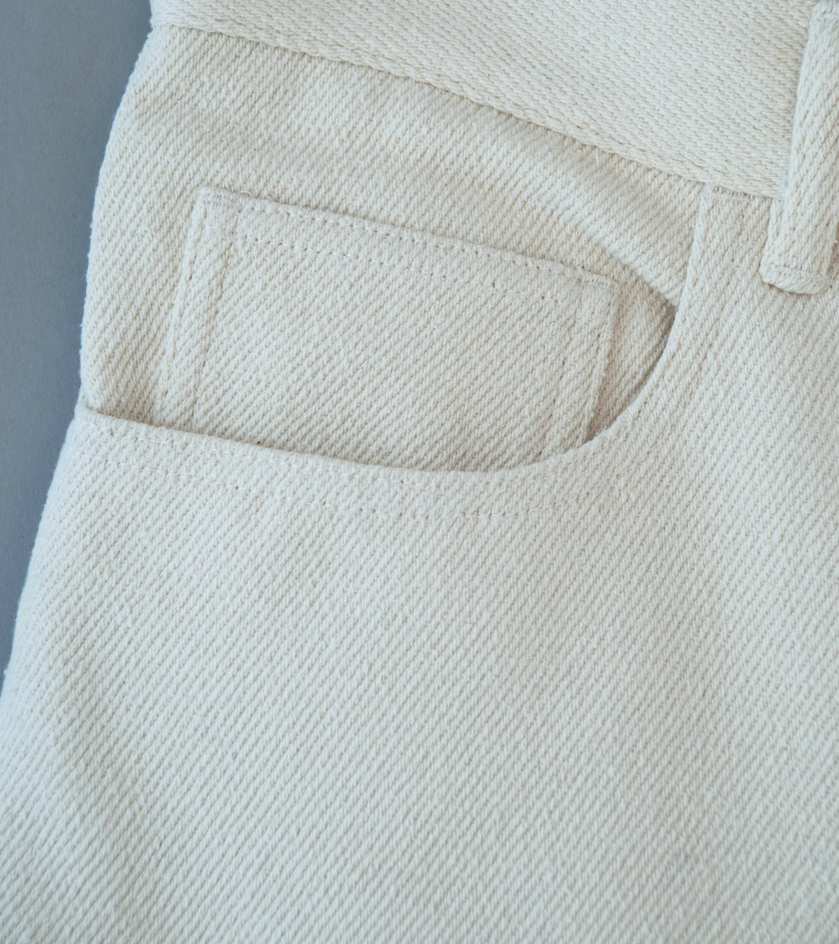 Auralee 'Silk Nep Denim 5P Wide Shorts' (Ivory White) - Image 3