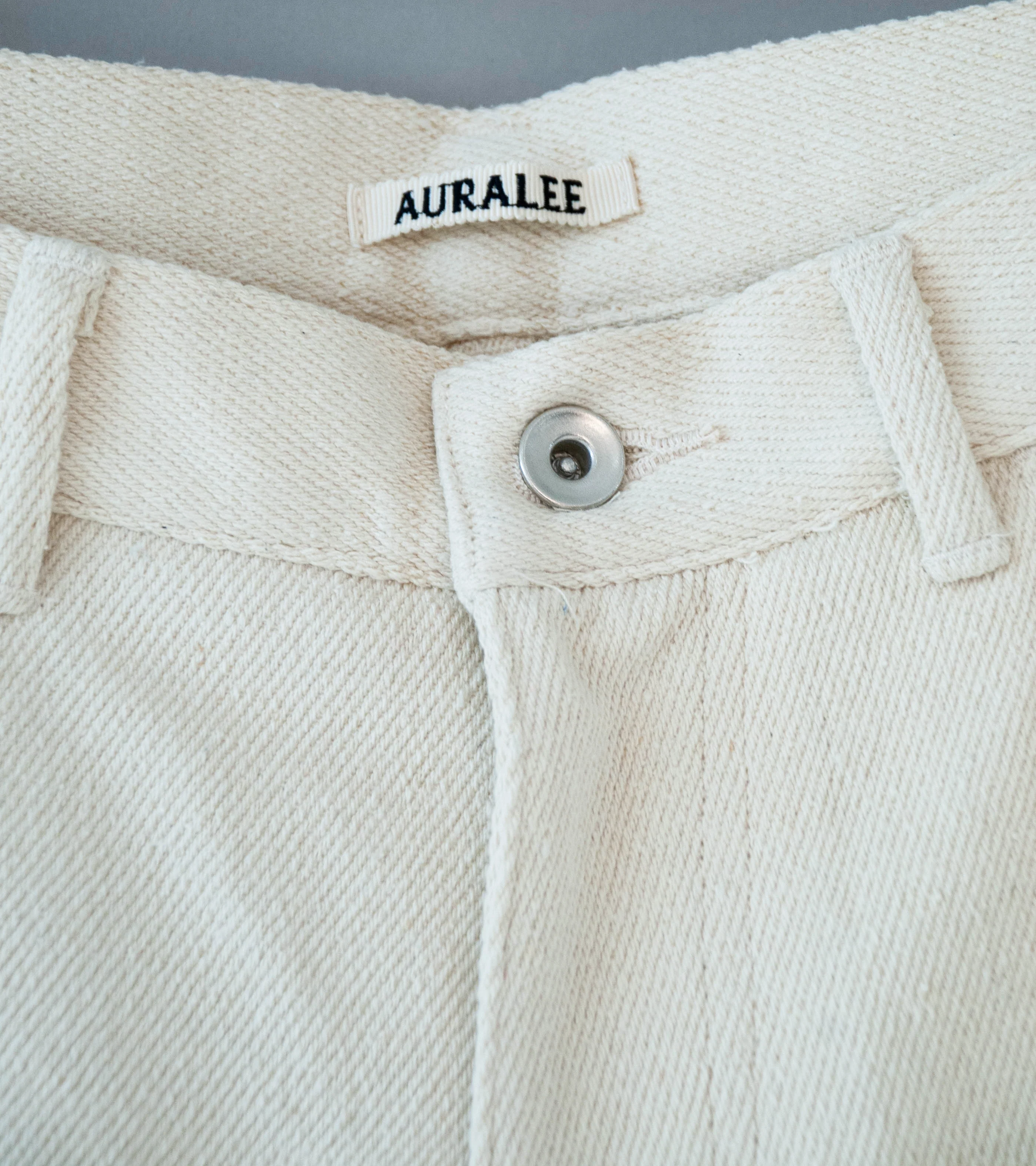 Auralee 'Silk Nep Denim 5P Wide Shorts' (Ivory White) - Image 4