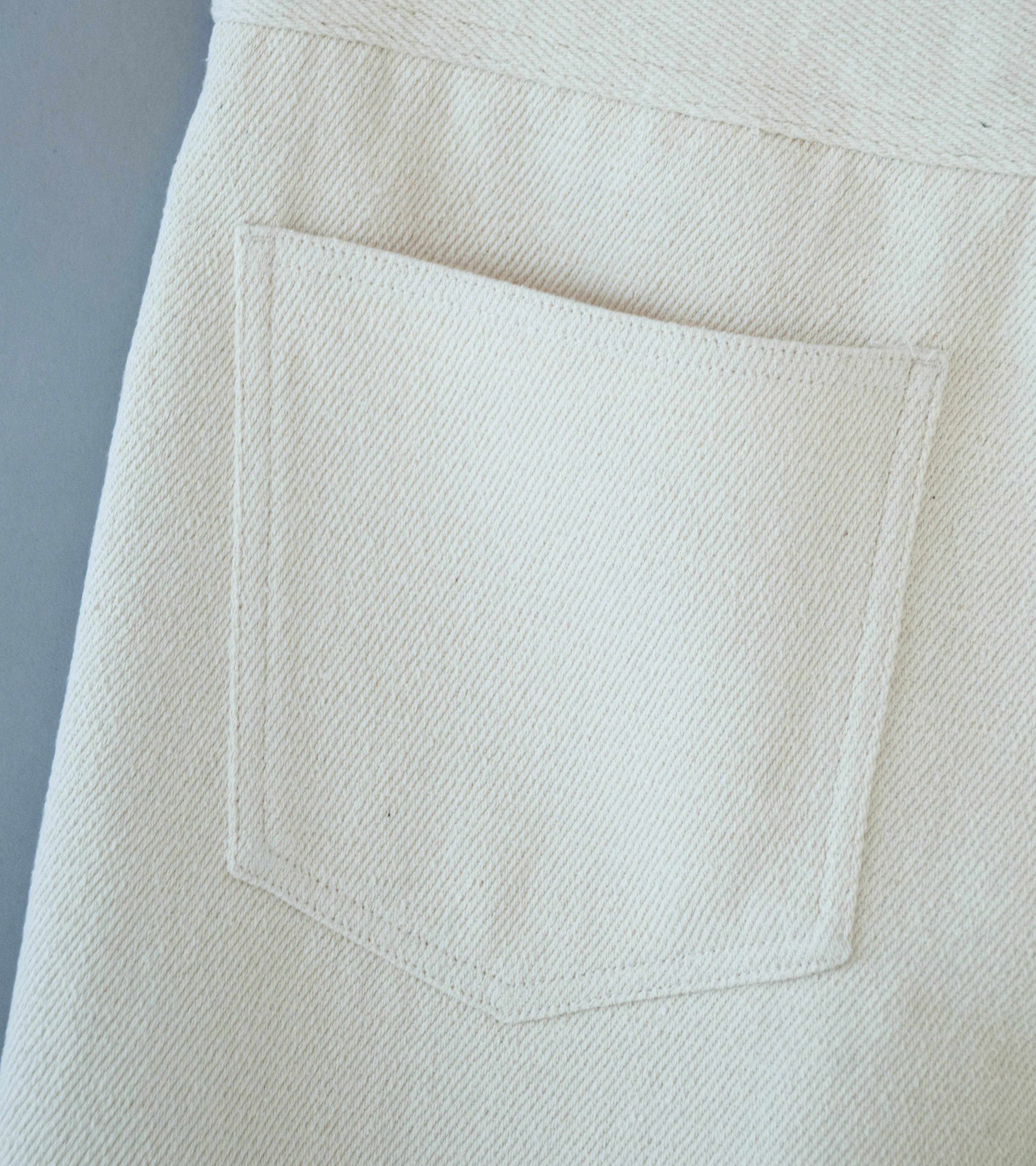 Auralee 'Silk Nep Denim 5P Wide Shorts' (Ivory White) - Image 6