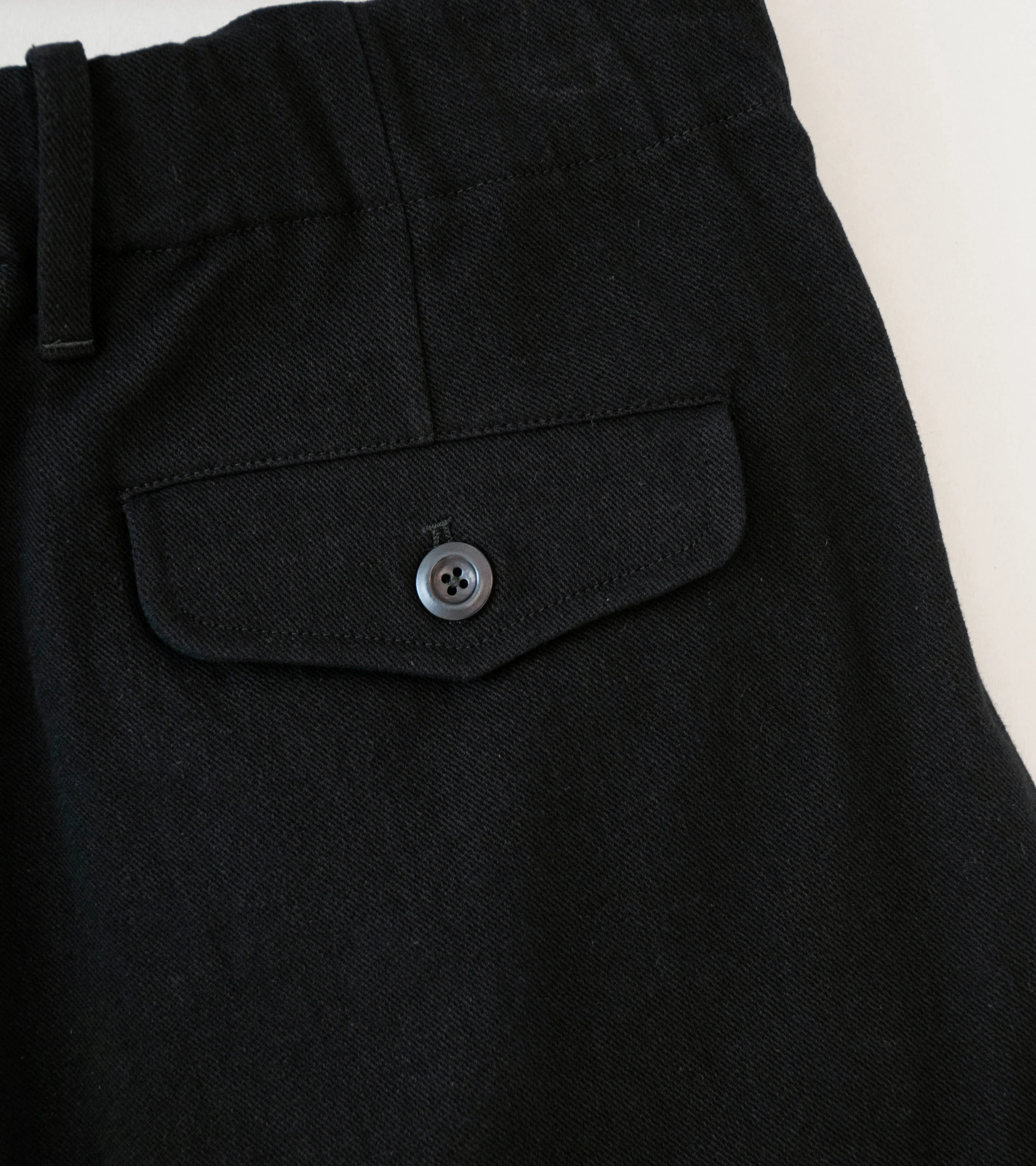 Conkers 'Rambler Short' (Black Cotton Flax Twill) - Image 6