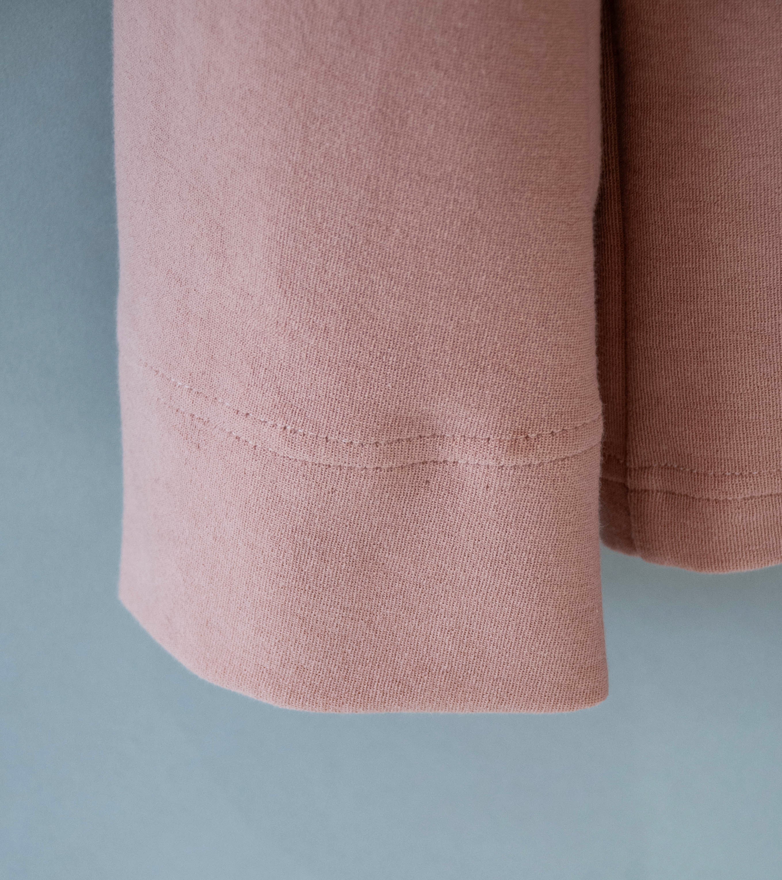 DERRICK 'Bankside Top' (Ash Pink Near Velvet Towelling) - Image 4