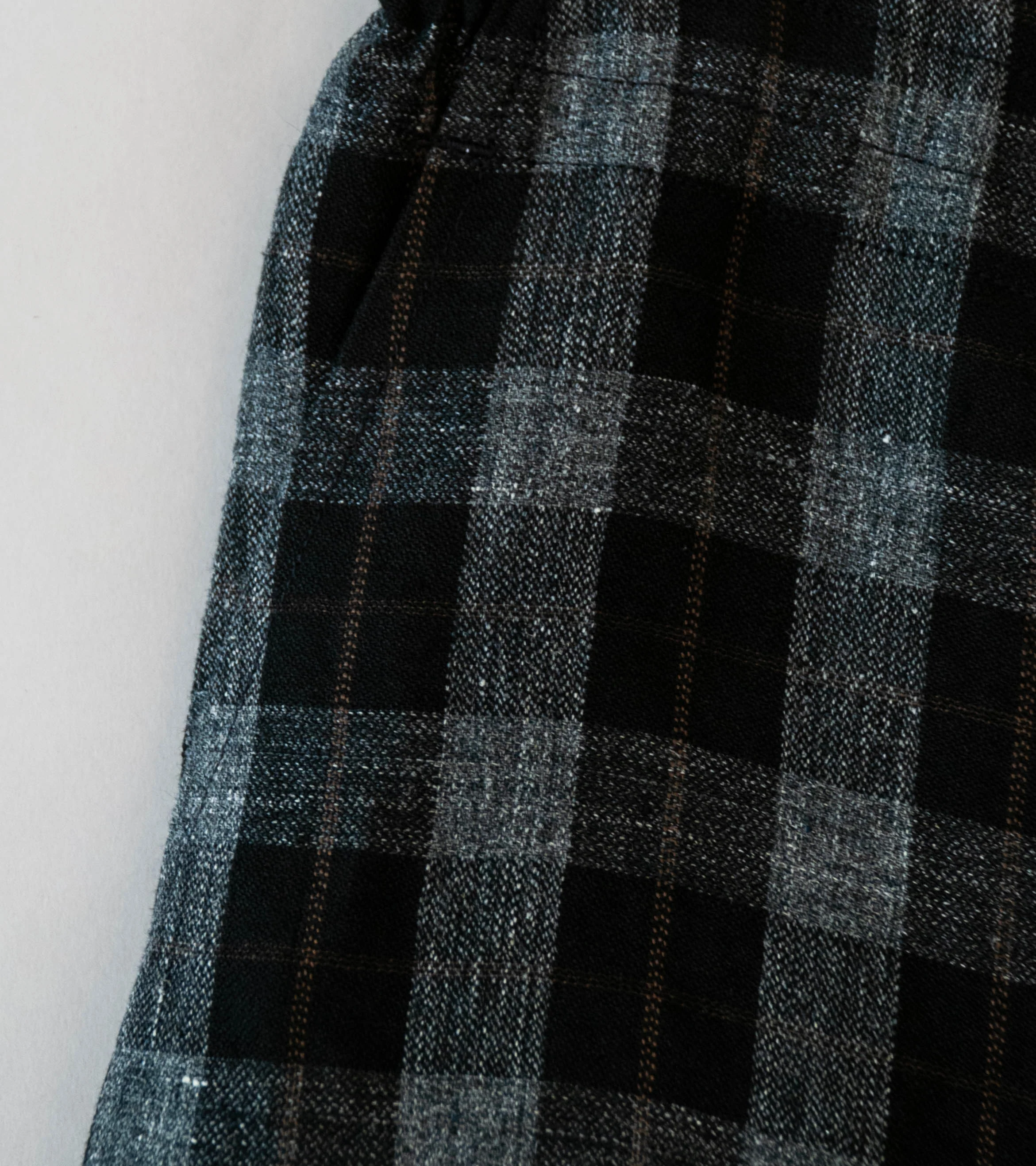 Evan Kinori 'Drawstring Pant' (Charcoal Brown Black Yarn Dye Linen Check) - Image 3