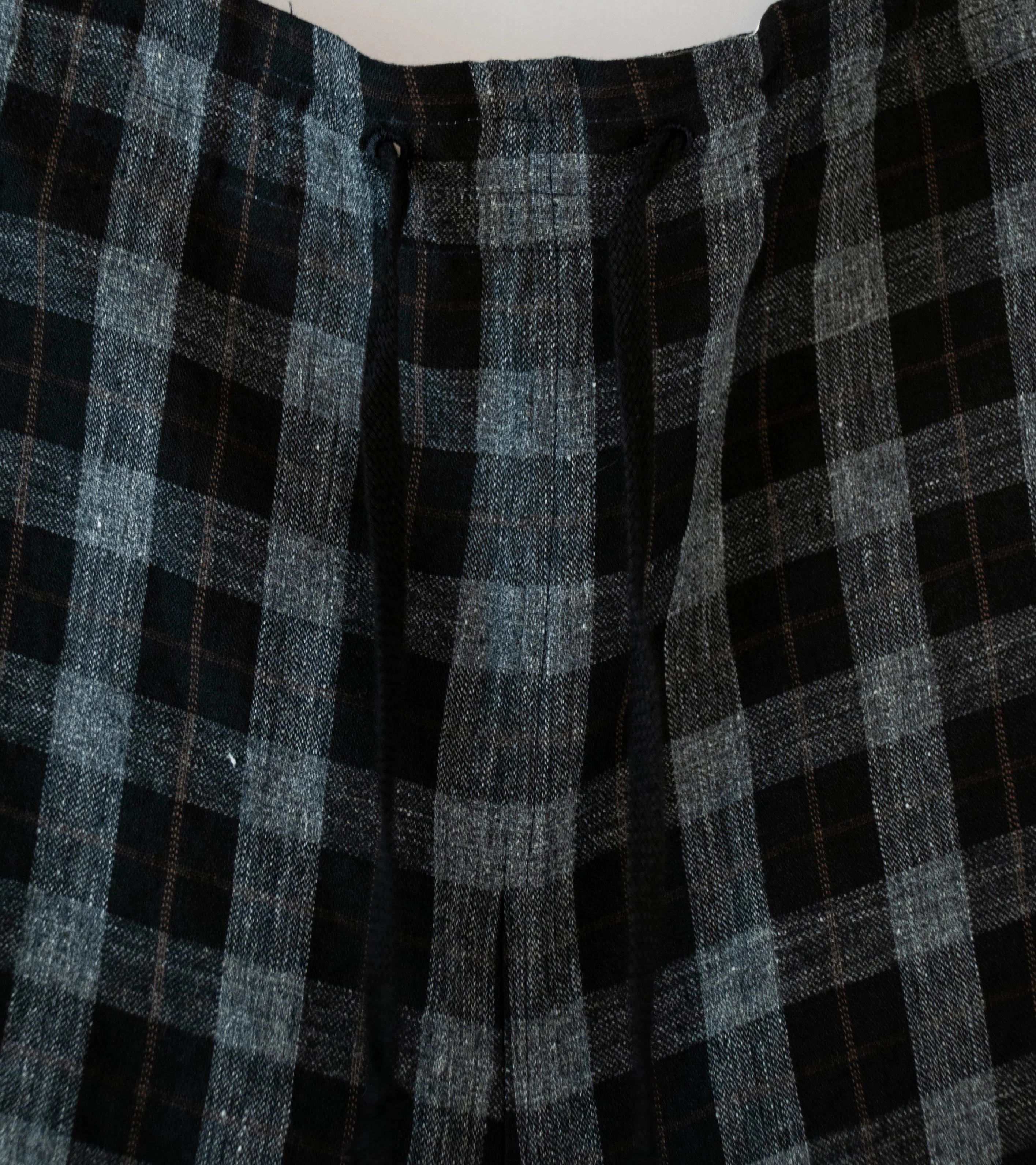 Evan Kinori 'Drawstring Pant' (Charcoal Brown Black Yarn Dye Linen Check) - Image 4