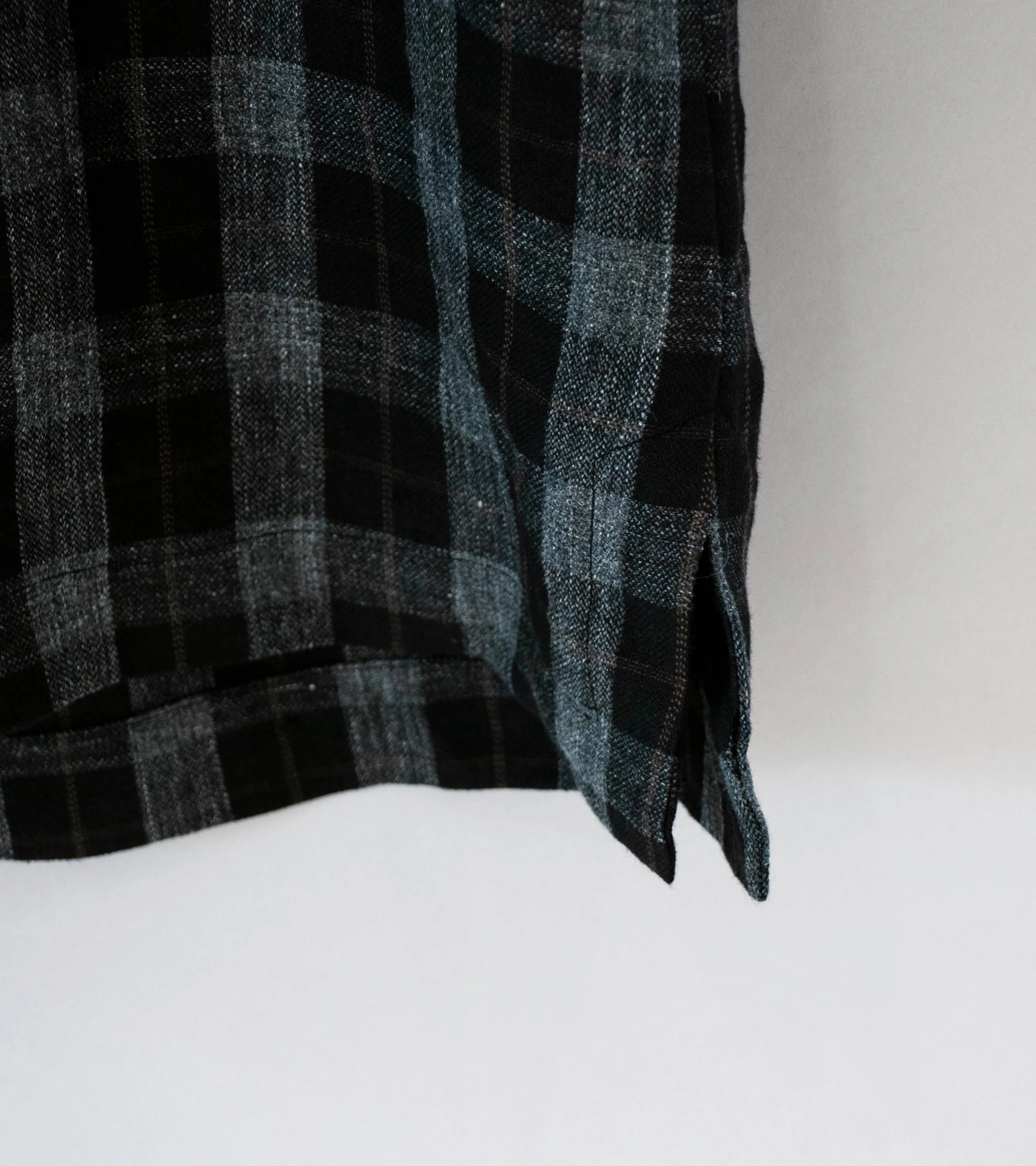Evan Kinori 'Short Sleeve Shirt' (Charcoal Brown Black Yarn Dye Linen Check) - Image 4