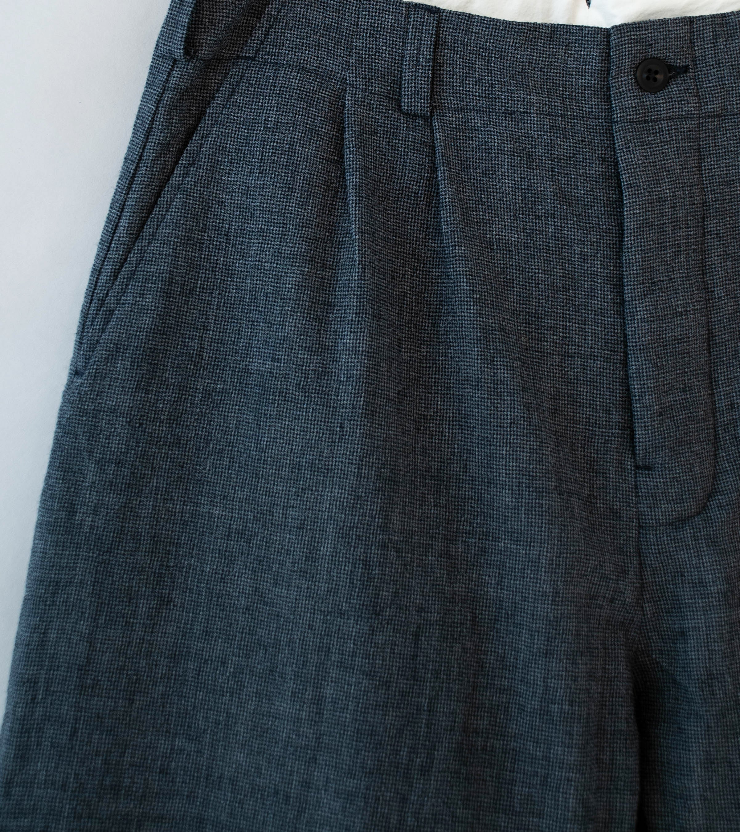 Evan Kinori 'Two Pleat Pant' (Charcoal Black Wool Puppytooth) - Image 2