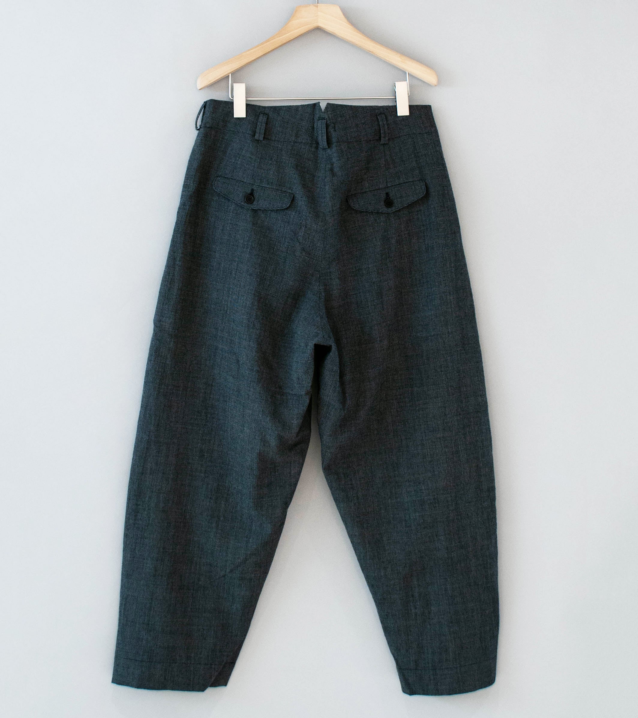Evan Kinori 'Two Pleat Pant' (Charcoal Black Wool Puppytooth) - Image 5