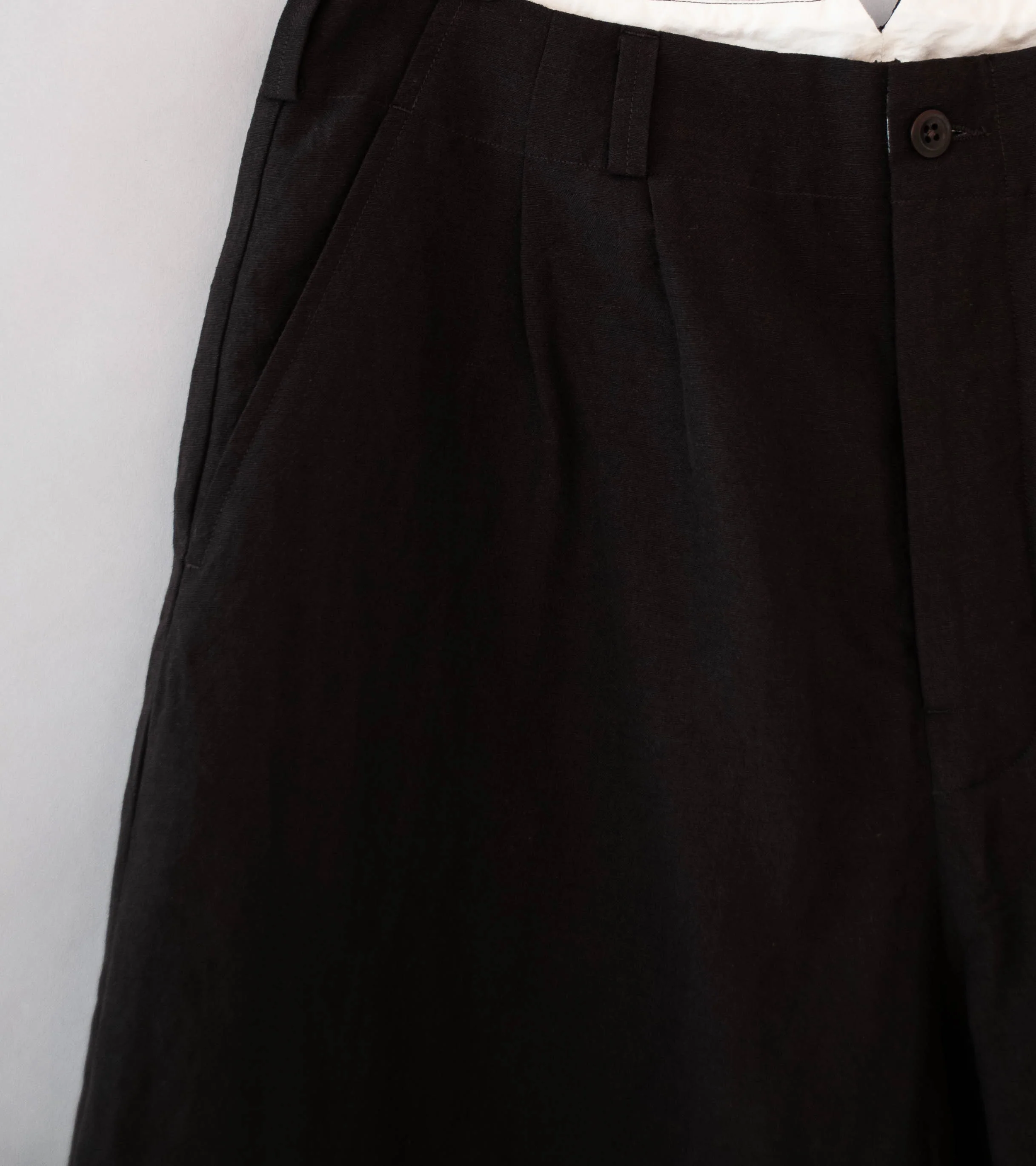Evan Kinori 'Two Pleat Pant' (Dark Brown Wool Linen Canvas) - Image 2