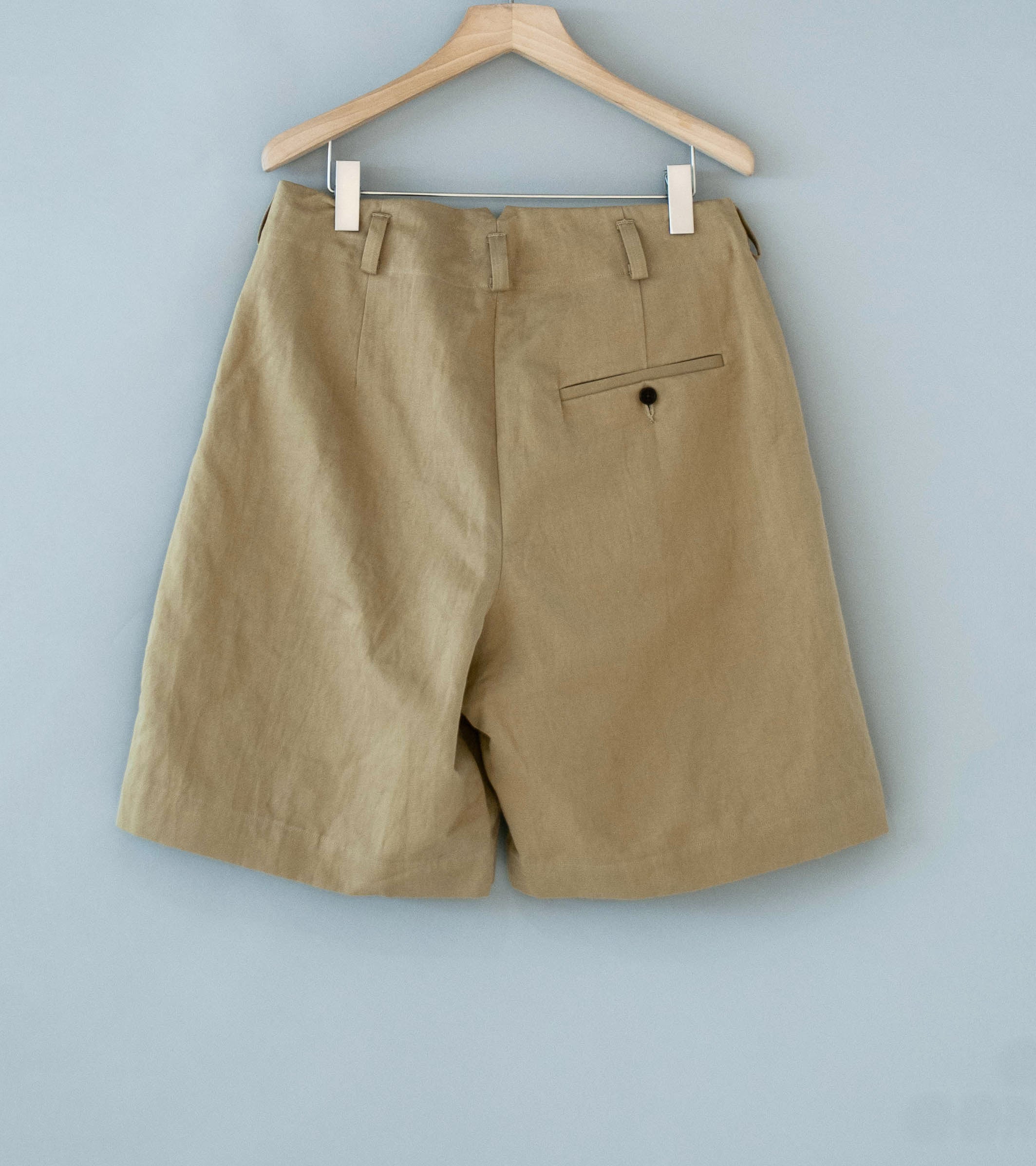 Evan Kinori 'Two Pleat Short' (Khaki Natural Gallnut Dye Cotton Washi Twill) - Image 5