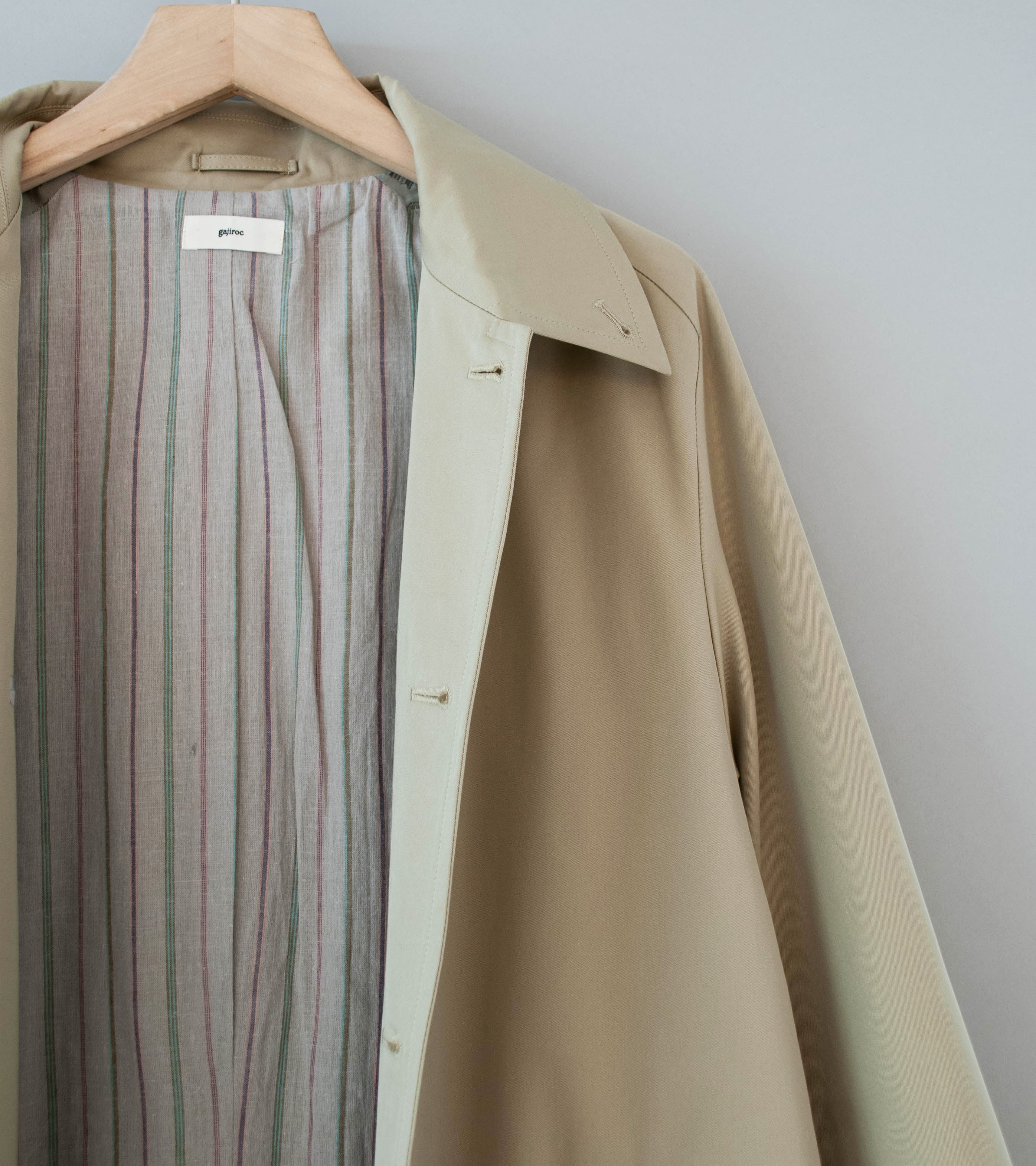 Gajiroc 'Cotton Silk Gabardine Saddle Shoulder Coat' (Khaki) - Image 3