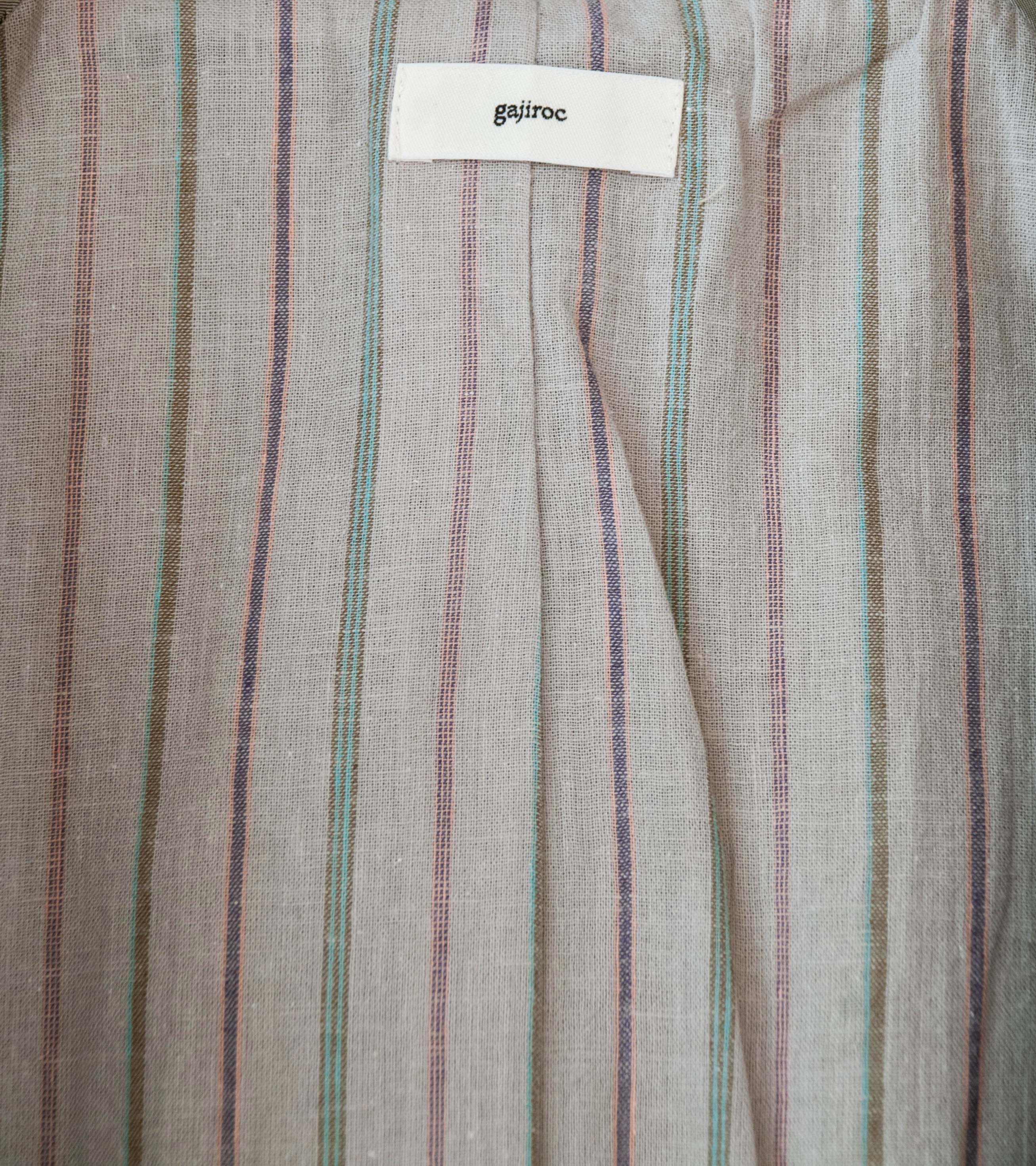 Gajiroc 'Cotton Silk Gabardine Saddle Shoulder Coat' (Khaki) - Image 4