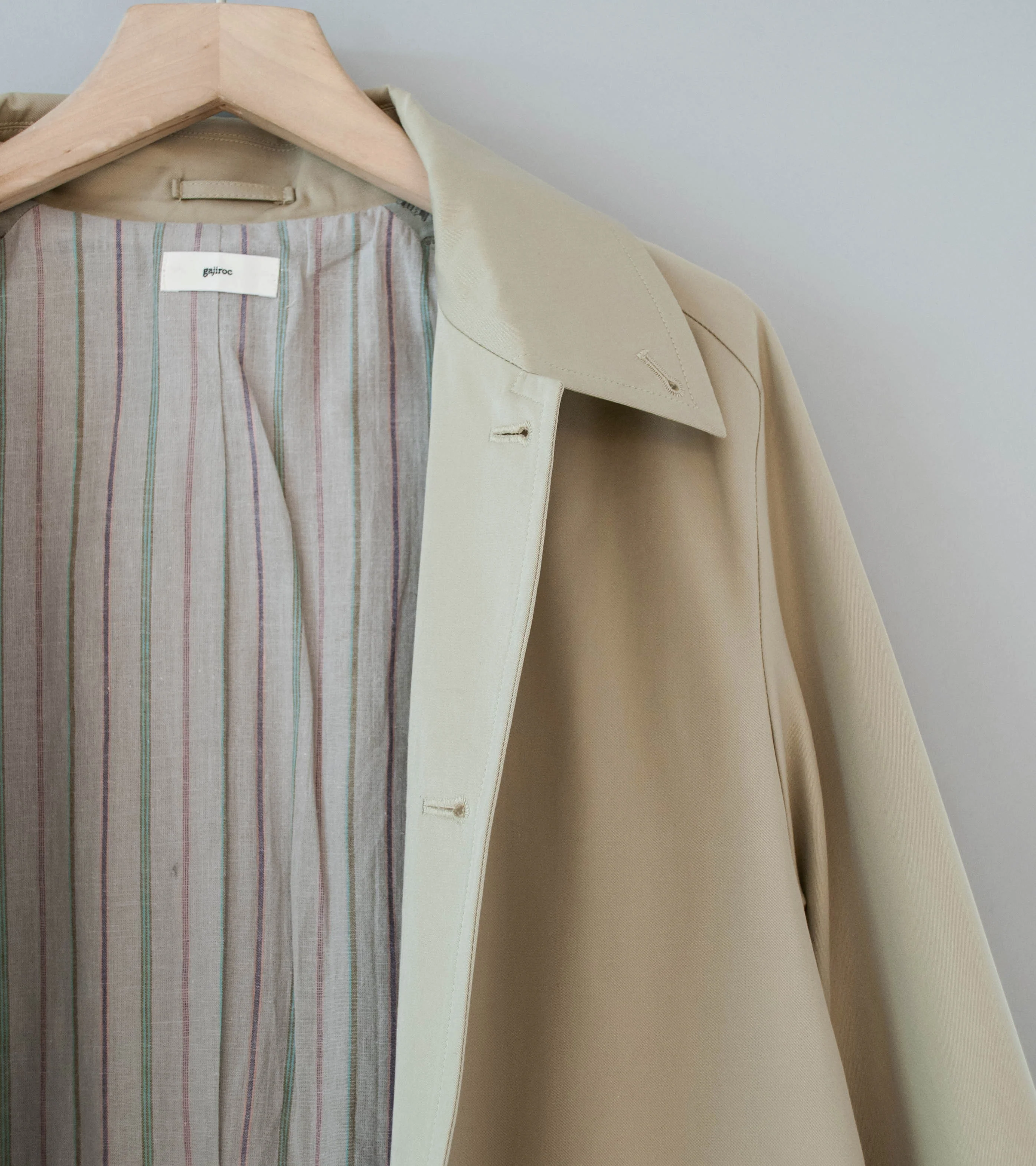Gajiroc 'Cotton Silk Gabardine Saddle Shoulder Coat' (Khaki) - Image 5