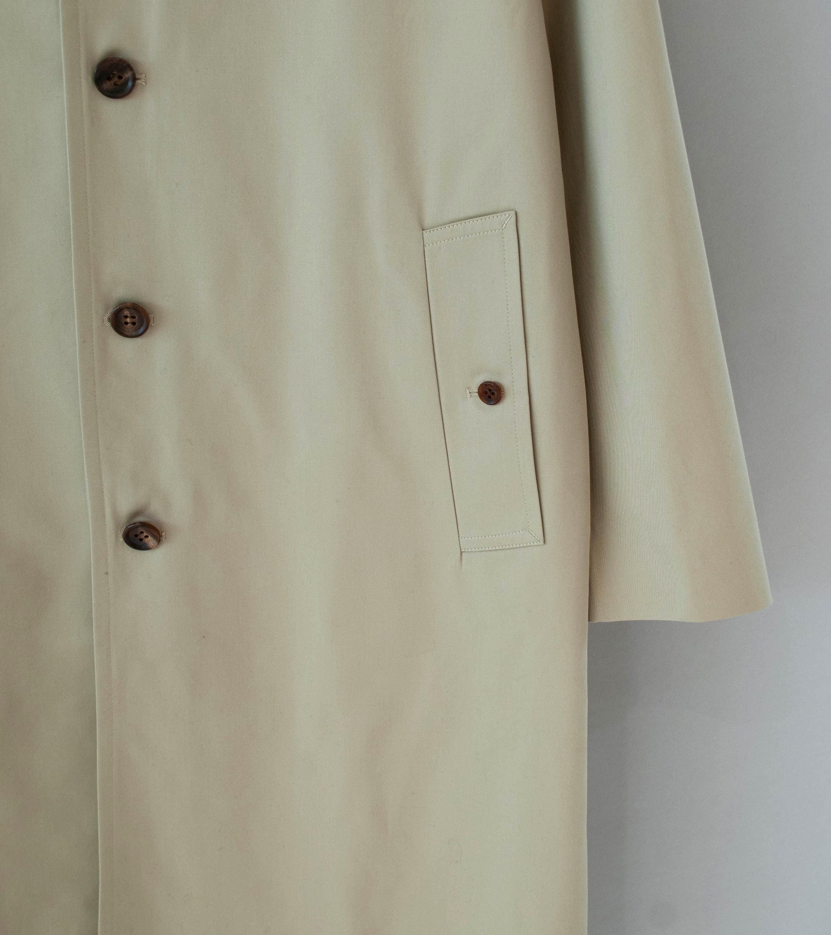 Gajiroc 'Cotton Silk Gabardine Saddle Shoulder Coat' (Khaki) - Image 7