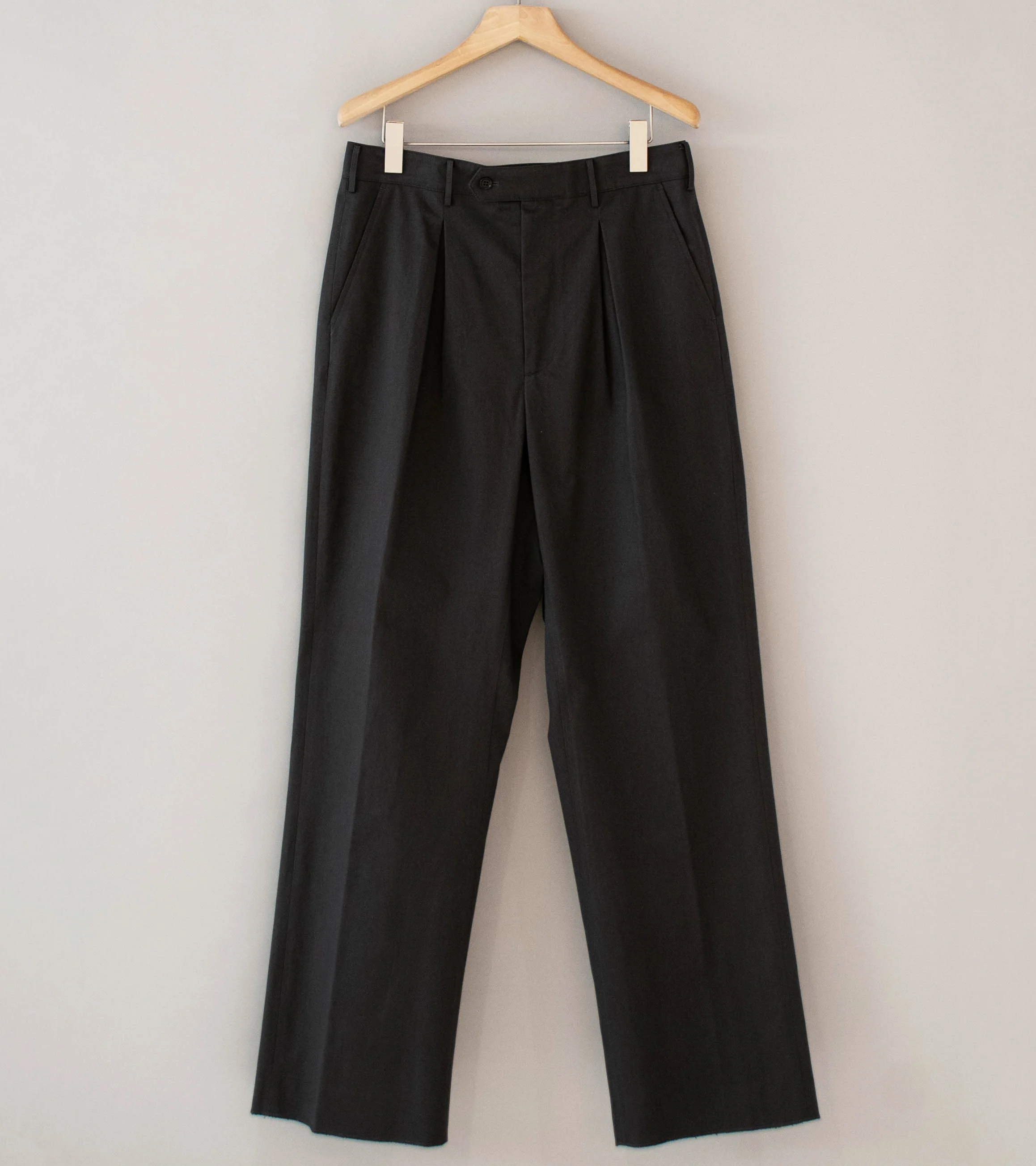 Gajiroc 'Inverted Box Pleated Chino Pants' (Graphite)