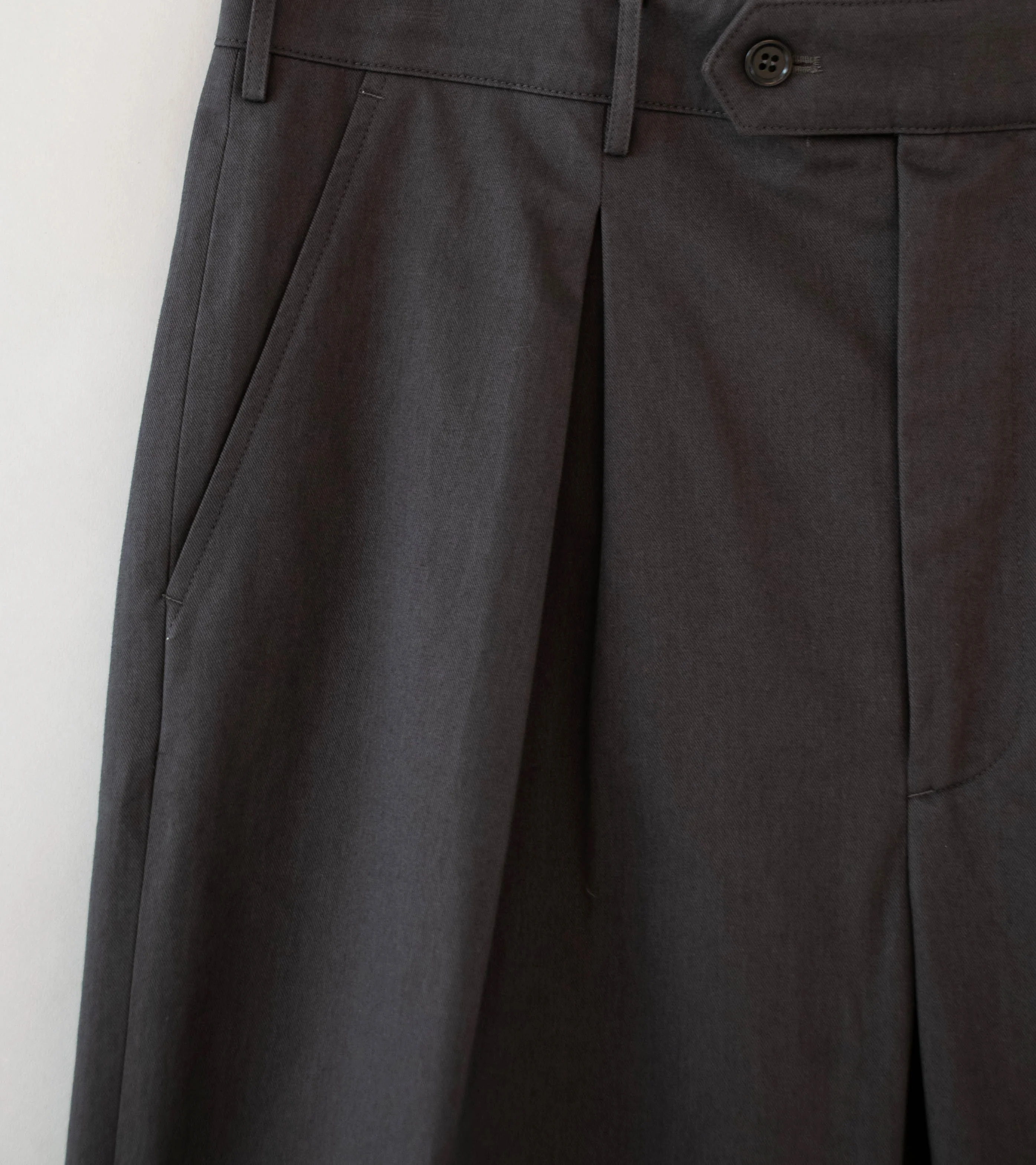 Gajiroc 'Inverted Box Pleated Chino Pants' (Graphite) - Image 2