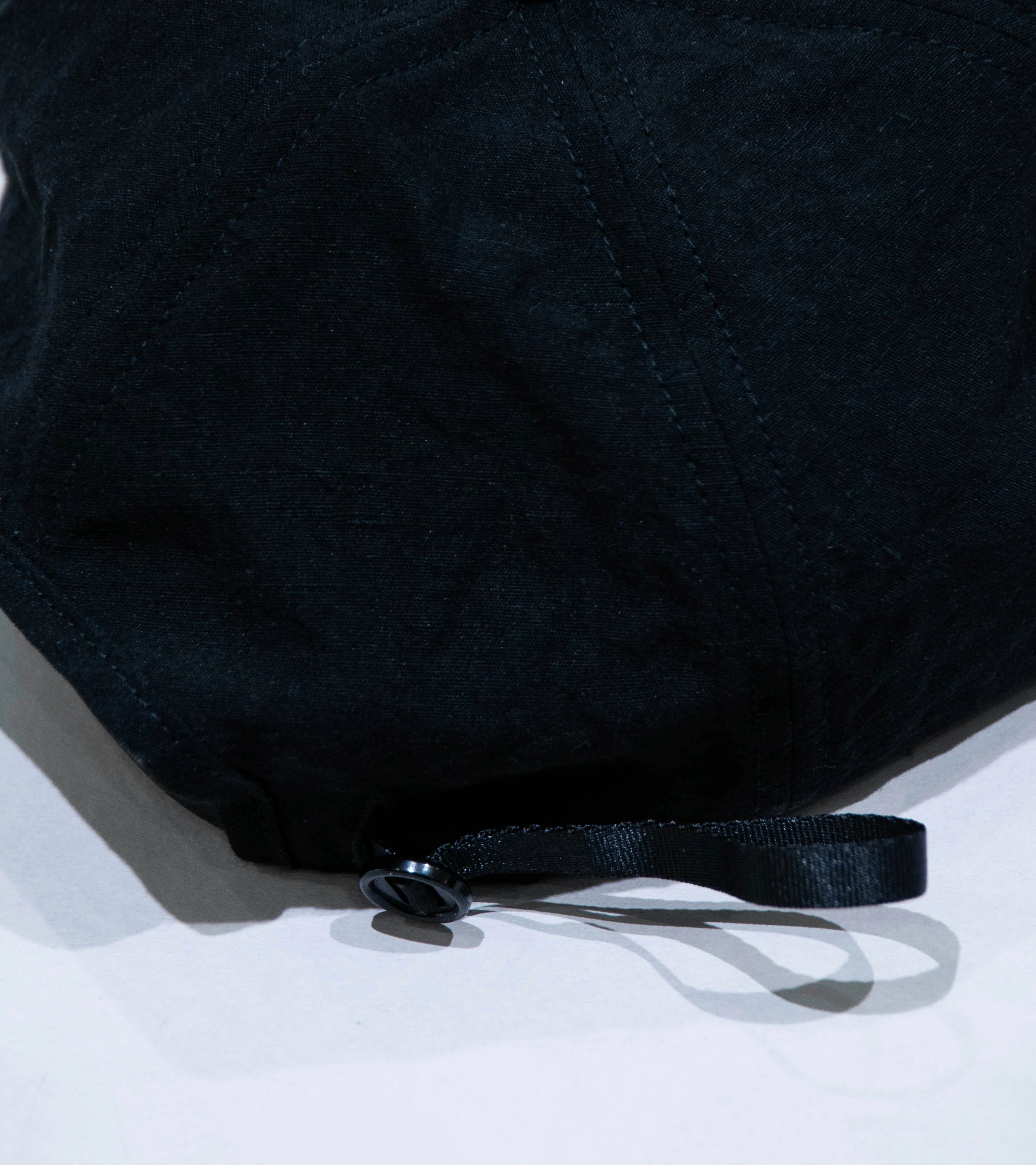 MAN-TLE 'R20 C1 Shallow Cap' (Black Linen) - Image 4