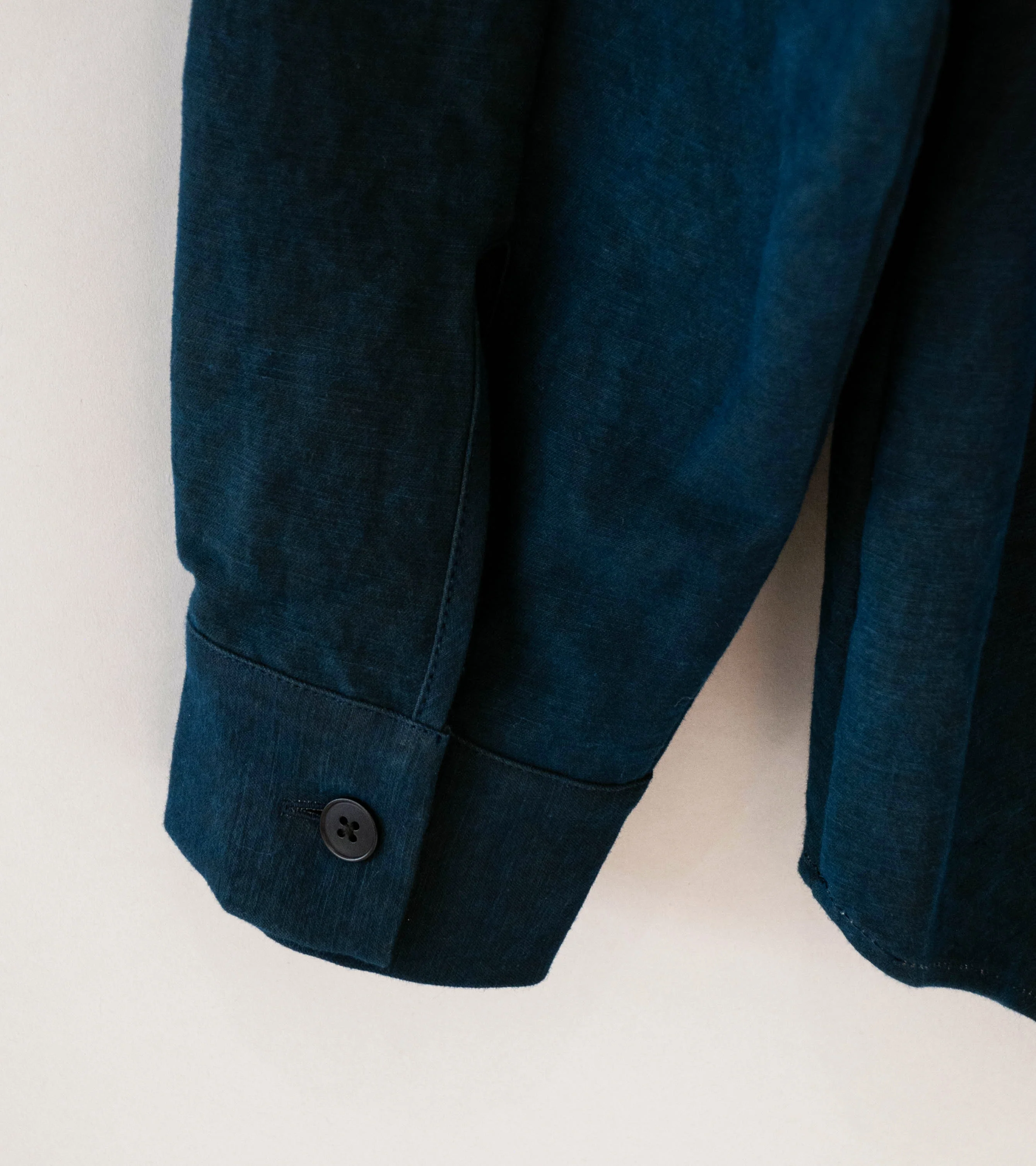 MAN-TLE 'R20 S8 Weather Shirt Pocket' (Sumi Indigo Double Cloth) - Image 7