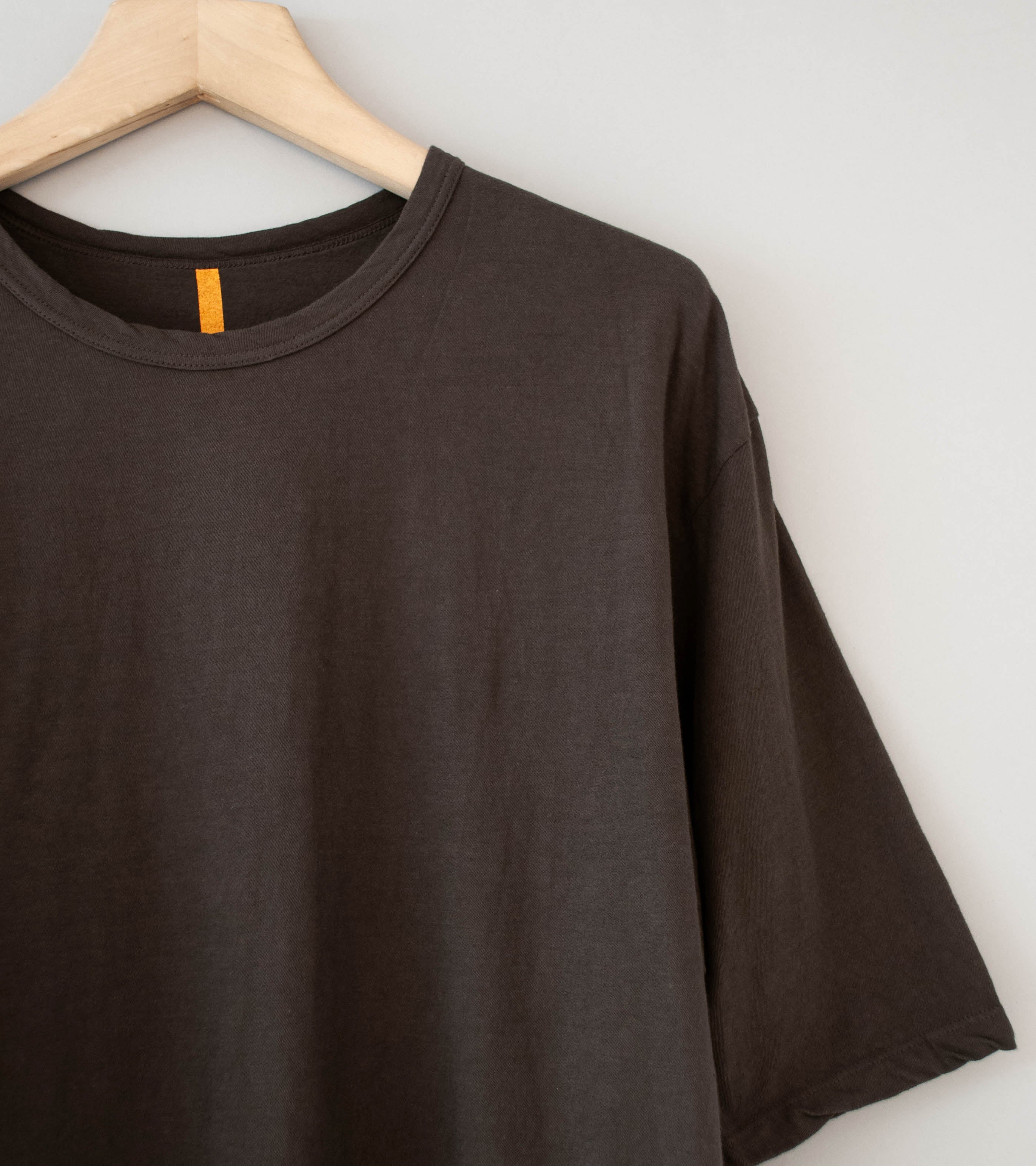 MAN-TLE 'R20 T5 S/S Binder T-Shirt' (Carbon) - Image 2
