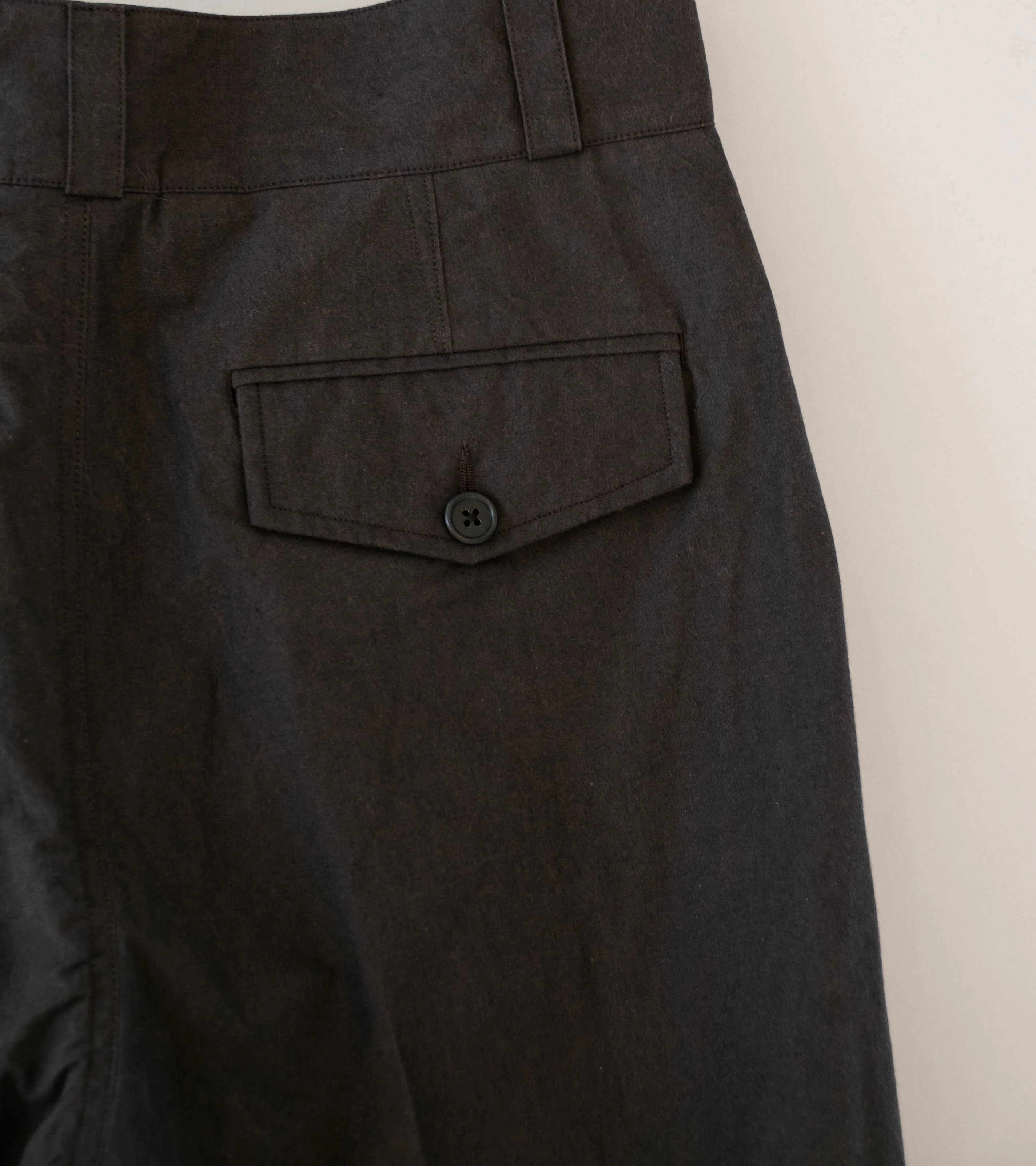 Margaret Howell 'Jet Pocket Trousers' (Earth Dry Plain Weave Cotton) - Image 5