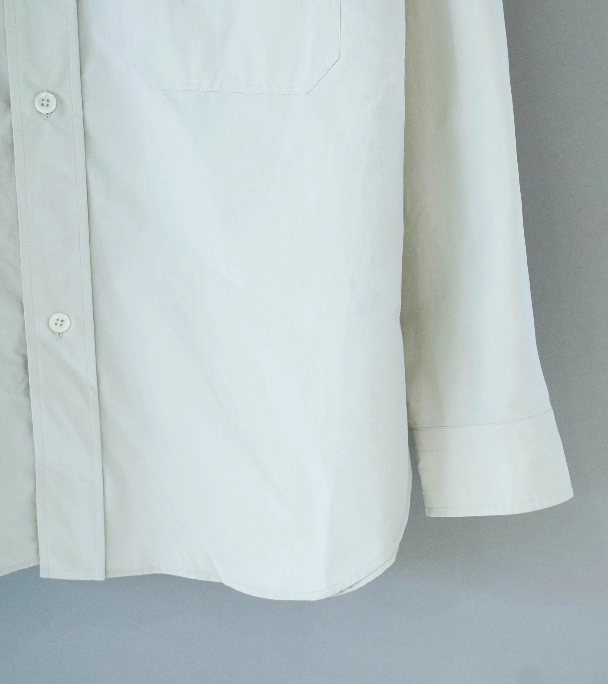 Margaret Howell 'Odd Pocket Shirt' (Parchment Yarn Dye Cotton Poplin) - Image 4
