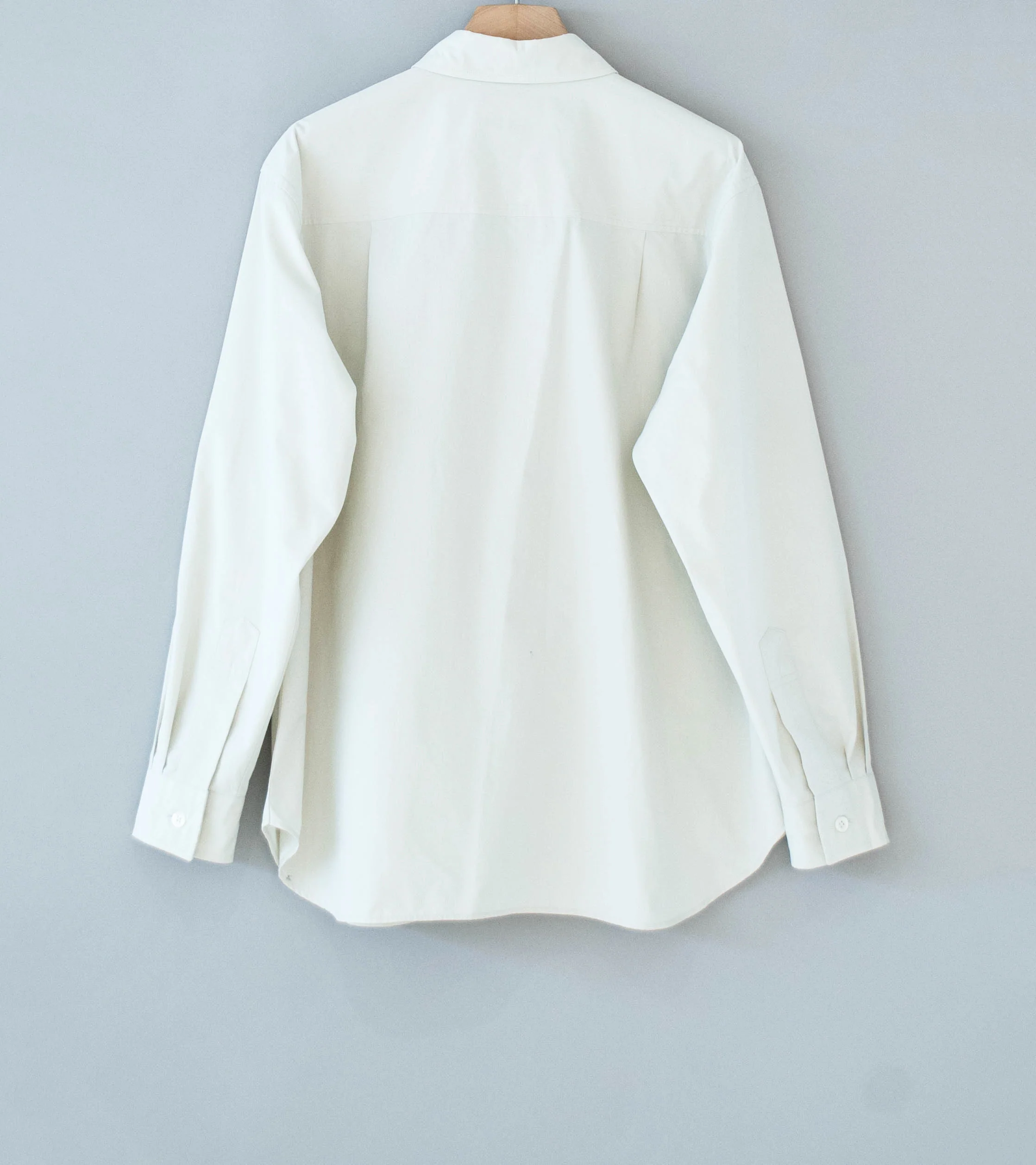 Margaret Howell 'Odd Pocket Shirt' (Parchment Yarn Dye Cotton Poplin) - Image 7