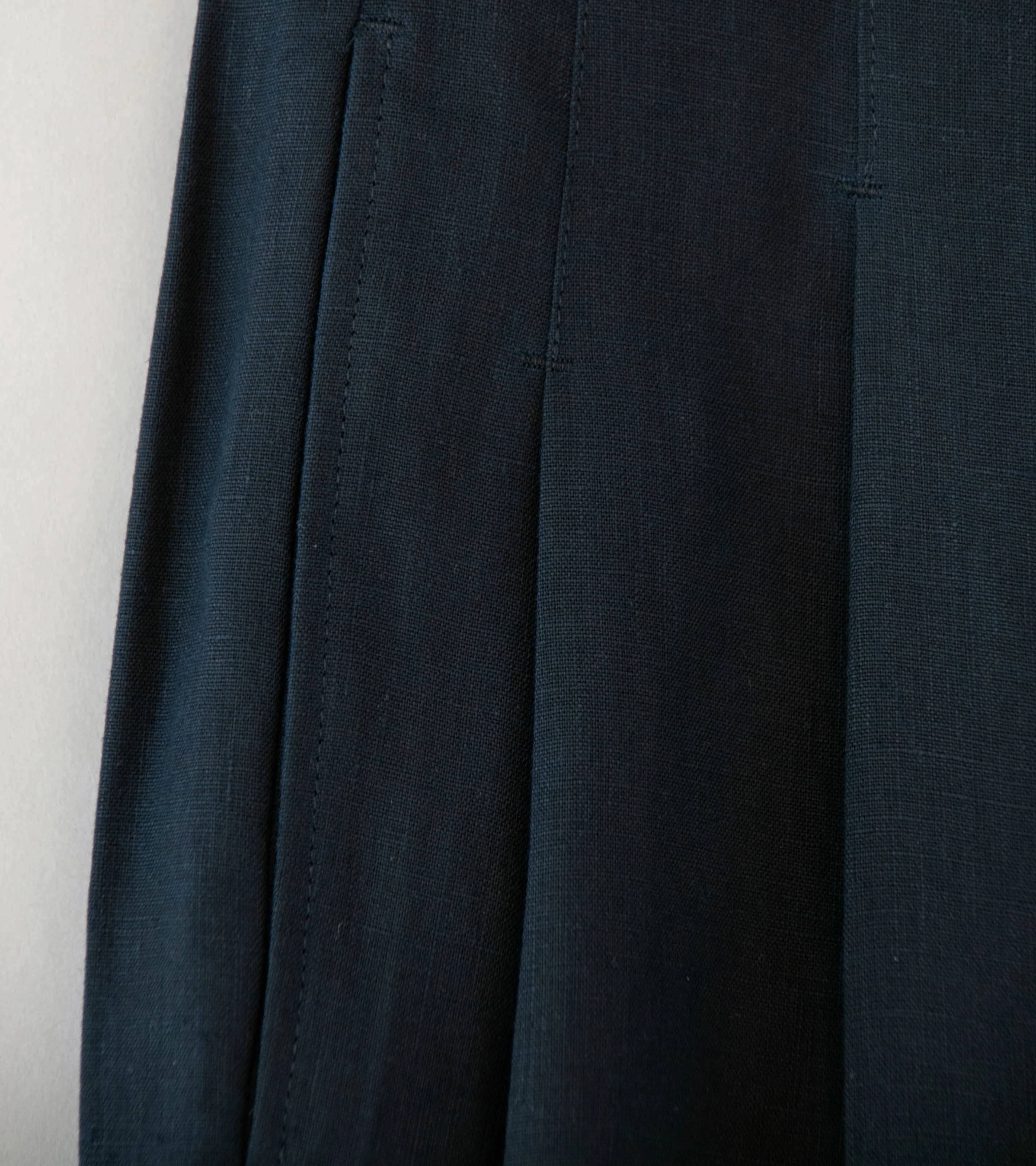 Margaret Howell 'Stitch Pleat Trousers' (Ink Dry Linen Plainweave) - Image 3